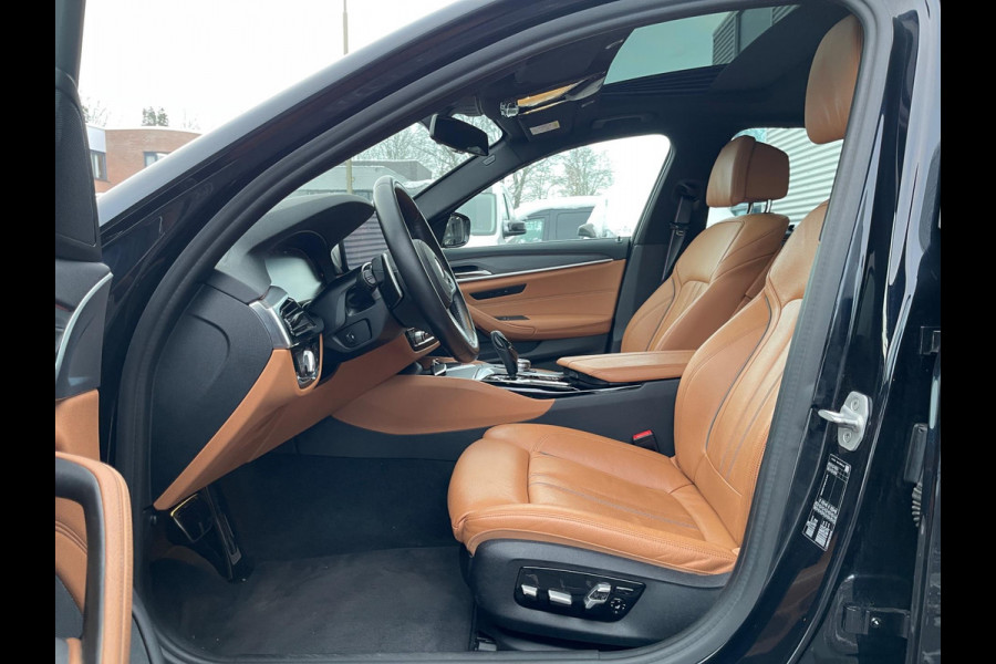 BMW 5 Serie 530i High Executive Edition M Sport Camera/ Panoramadak / Adaptieve / Head-Up / Memory