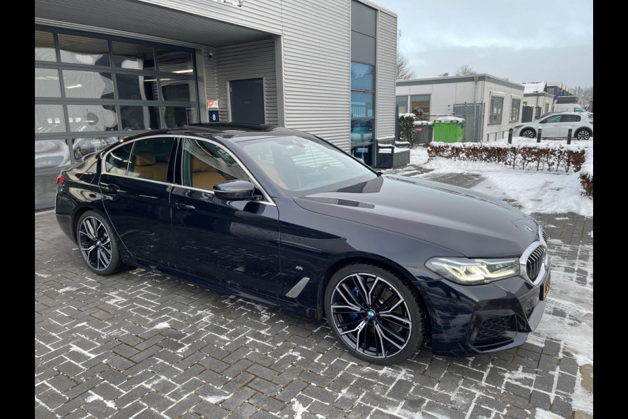 BMW 5 Serie 530i High Executive Edition M Sport Camera/ Panoramadak / Adaptieve / Head-Up / Memory