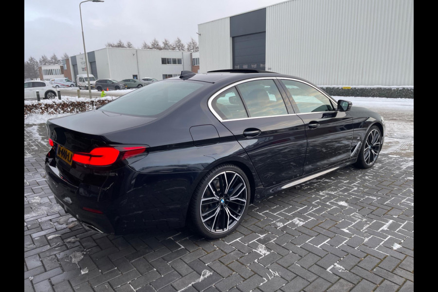 BMW 5 Serie 530i High Executive Edition M Sport Camera/ Panoramadak / Adaptieve / Head-Up / Memory