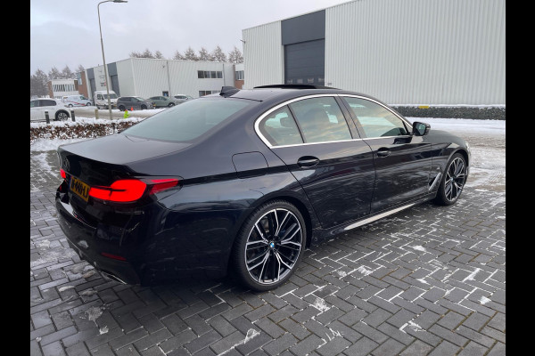 BMW 5 Serie 530i High Executive Edition M Sport Camera/ Panoramadak / Adaptieve / Head-Up / Memory