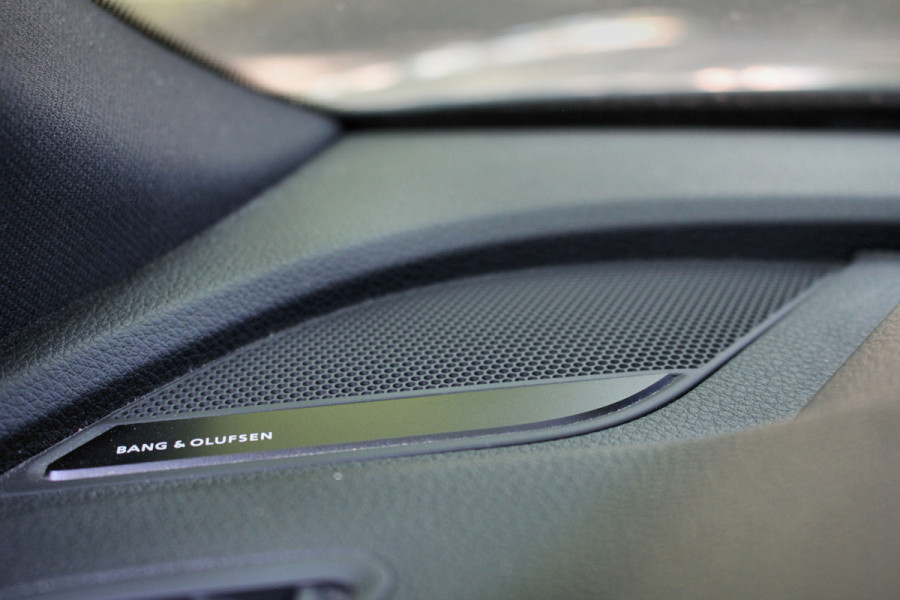 Audi Q5 55 367pk S Competition | Luchtvering | ACC | 360 Camera | B&O | Headup | Lane & Side Assist | RS Ruitpatroon leder | Panoramadak | Afnb. Trekhaak | Autom. Parkeerfunctie | Sportstoelen | Bovag garantie! | Quantum Grau | 12-2019.