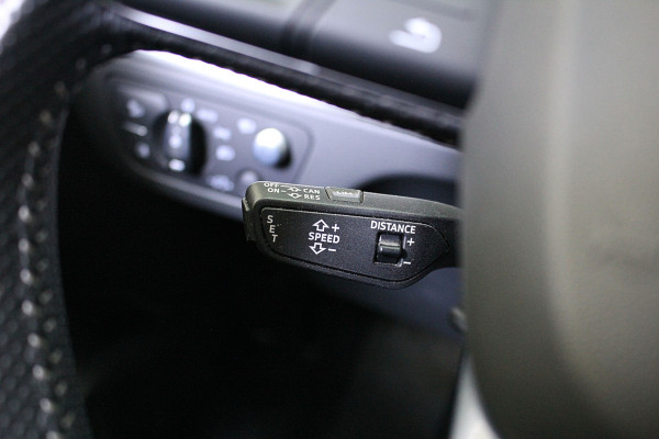 Audi Q5 55 367pk S Competition | Luchtvering | ACC | 360 Camera | B&O | Headup | Lane & Side Assist | RS Ruitpatroon leder | Panoramadak | Afnb. Trekhaak | Autom. Parkeerfunctie | Sportstoelen | Bovag garantie! | Quantum Grau | 12-2019.