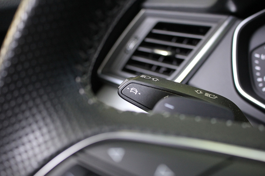 Audi Q5 55 367pk S Competition | Luchtvering | ACC | 360 Camera | B&O | Headup | Lane & Side Assist | RS Ruitpatroon leder | Panoramadak | Afnb. Trekhaak | Autom. Parkeerfunctie | Sportstoelen | Bovag garantie! | Quantum Grau | 12-2019.