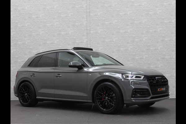 Audi Q5 55 367pk S Competition | Luchtvering | ACC | 360 Camera | B&O | Headup | Lane & Side Assist | RS Ruitpatroon leder | Panoramadak | Afnb. Trekhaak | Autom. Parkeerfunctie | Sportstoelen | Bovag garantie! | Quantum Grau | 12-2019.