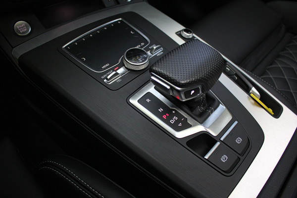 Audi Q5 55 367pk S Competition | Luchtvering | ACC | 360 Camera | B&O | Headup | Lane & Side Assist | RS Ruitpatroon leder | Panoramadak | Afnb. Trekhaak | Autom. Parkeerfunctie | Sportstoelen | Bovag garantie! | Quantum Grau | 12-2019.