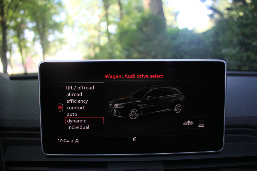 Audi Q5 55 367pk S Competition | Luchtvering | ACC | 360 Camera | B&O | Headup | Lane & Side Assist | RS Ruitpatroon leder | Panoramadak | Afnb. Trekhaak | Autom. Parkeerfunctie | Sportstoelen | Bovag garantie! | Quantum Grau | 12-2019.