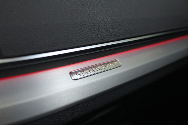 Audi Q5 55 367pk S Competition | Luchtvering | ACC | 360 Camera | B&O | Headup | Lane & Side Assist | RS Ruitpatroon leder | Panoramadak | Afnb. Trekhaak | Autom. Parkeerfunctie | Sportstoelen | Bovag garantie! | Quantum Grau | 12-2019.