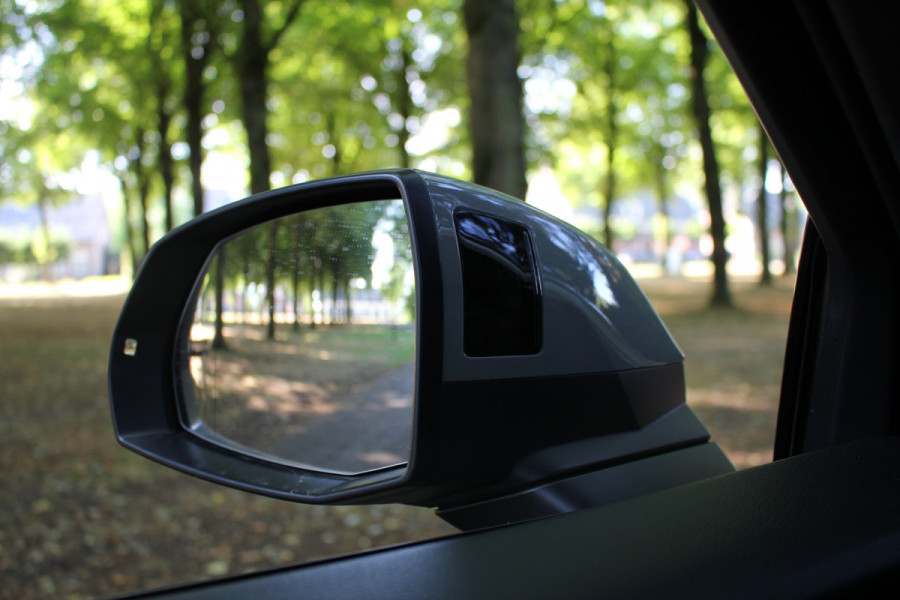 Audi Q5 55 367pk S Competition | Luchtvering | ACC | 360 Camera | B&O | Headup | Lane & Side Assist | RS Ruitpatroon leder | Panoramadak | Afnb. Trekhaak | Autom. Parkeerfunctie | Sportstoelen | Bovag garantie! | Quantum Grau | 12-2019.