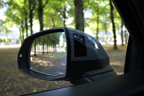 Audi Q5 55 367pk S Competition | Luchtvering | ACC | 360 Camera | B&O | Headup | Lane & Side Assist | RS Ruitpatroon leder | Panoramadak | Afnb. Trekhaak | Autom. Parkeerfunctie | Sportstoelen | Bovag garantie! | Quantum Grau | 12-2019.