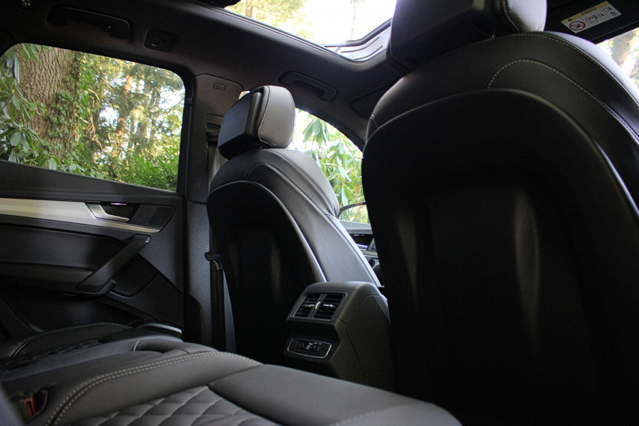 Audi Q5 55 367pk S Competition | Luchtvering | ACC | 360 Camera | B&O | Headup | Lane & Side Assist | RS Ruitpatroon leder | Panoramadak | Afnb. Trekhaak | Autom. Parkeerfunctie | Sportstoelen | Bovag garantie! | Quantum Grau | 12-2019.