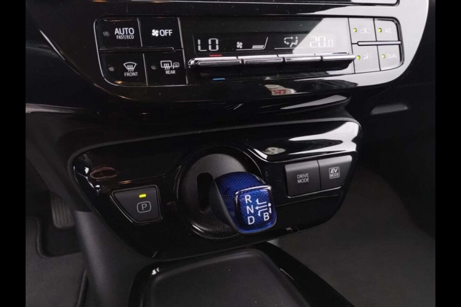 Toyota Prius 1.8 Dynamic Hybrid | Trekhaak | Stoelverwarming | Navigatie | Cruise Control | Climate Control |