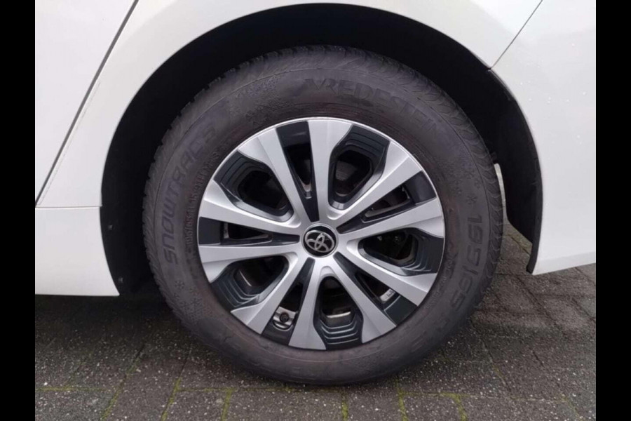 Toyota Prius 1.8 Dynamic Hybrid | Trekhaak | Stoelverwarming | Navigatie | Cruise Control | Climate Control |