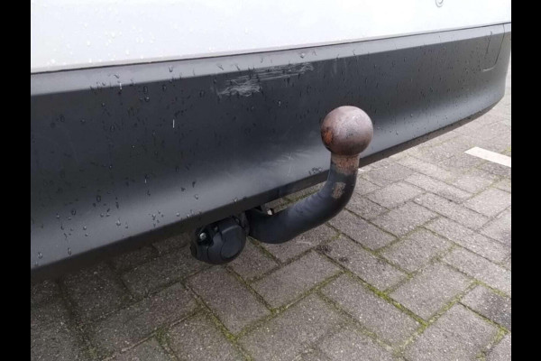 Toyota Prius 1.8 Dynamic Hybrid | Trekhaak | Stoelverwarming | Navigatie | Cruise Control | Climate Control |