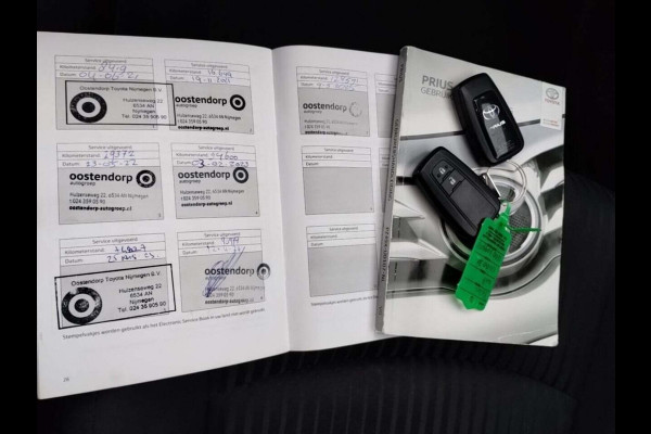 Toyota Prius 1.8 Dynamic Hybrid | Trekhaak | Stoelverwarming | Navigatie | Cruise Control | Climate Control |