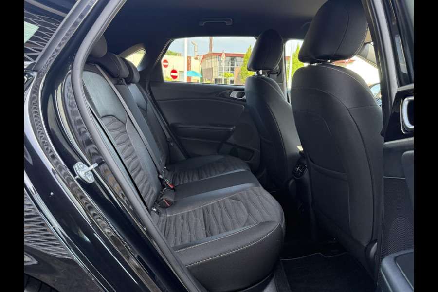 Kia Ceed 1.5 T-GDi GT-Line | ACHTERUITRIJCAMERA | NAVIGATIE SYSTEEM | CLIMATE CONTROL | AFNEEMBARE TREKHAAK |