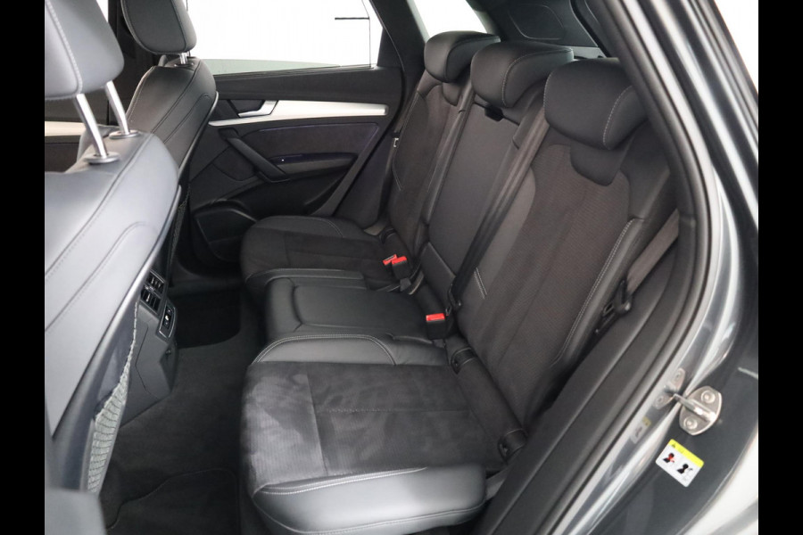 Audi Q5 50 TFSI e S-line Competition 299pk |  Panoramadak  | Wegklapbare trekhaak | B&O Audio | Parkeercamera | Adaptieve cruise contole | Verwarmbare voorstoelen