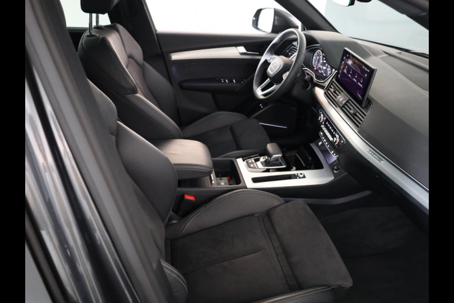 Audi Q5 50 TFSI e S-line Competition 299pk |  Panoramadak  | Wegklapbare trekhaak | B&O Audio | Parkeercamera | Adaptieve cruise contole | Verwarmbare voorstoelen