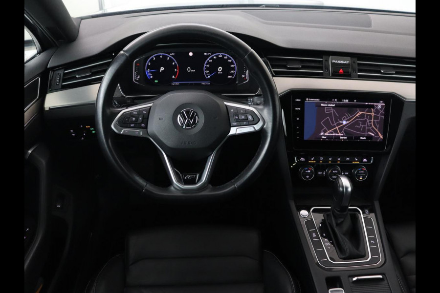 Volkswagen Passat 1.5 TSI R Line | Panoramadak | Nappaleder | Stoelverwarming | Massage | Memory | Camera | Matrix LED | Carplay | Navigatie | Keyless | Virtual Cockpit