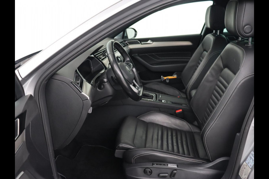 Volkswagen Passat 1.5 TSI R Line | Panoramadak | Nappaleder | Stoelverwarming | Massage | Memory | Camera | Matrix LED | Carplay | Navigatie | Keyless | Virtual Cockpit