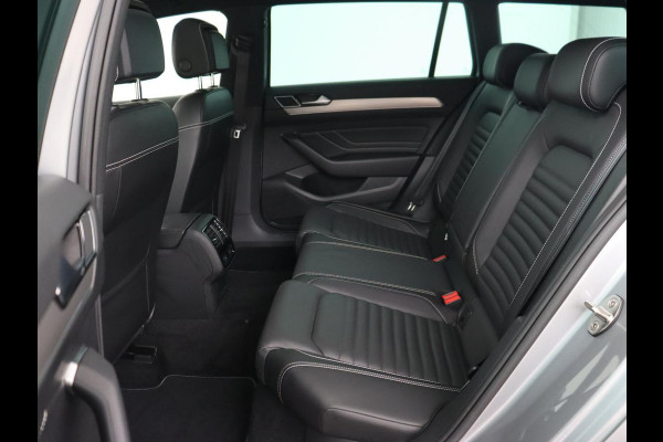Volkswagen Passat 1.5 TSI R Line | Panoramadak | Nappaleder | Stoelverwarming | Massage | Memory | Camera | Matrix LED | Carplay | Navigatie | Keyless | Virtual Cockpit