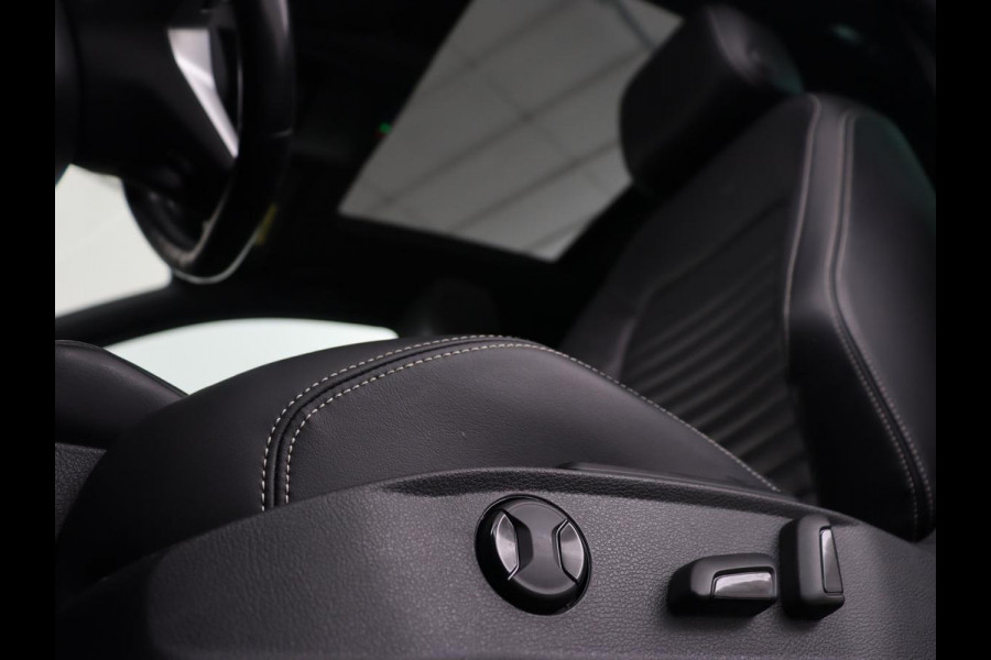 Volkswagen Passat 1.5 TSI R Line | Panoramadak | Nappaleder | Stoelverwarming | Massage | Memory | Camera | Matrix LED | Carplay | Navigatie | Keyless | Virtual Cockpit