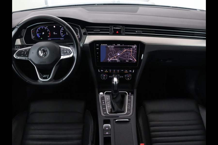 Volkswagen Passat 1.5 TSI R Line | Panoramadak | Nappaleder | Stoelverwarming | Massage | Memory | Camera | Matrix LED | Carplay | Navigatie | Keyless | Virtual Cockpit