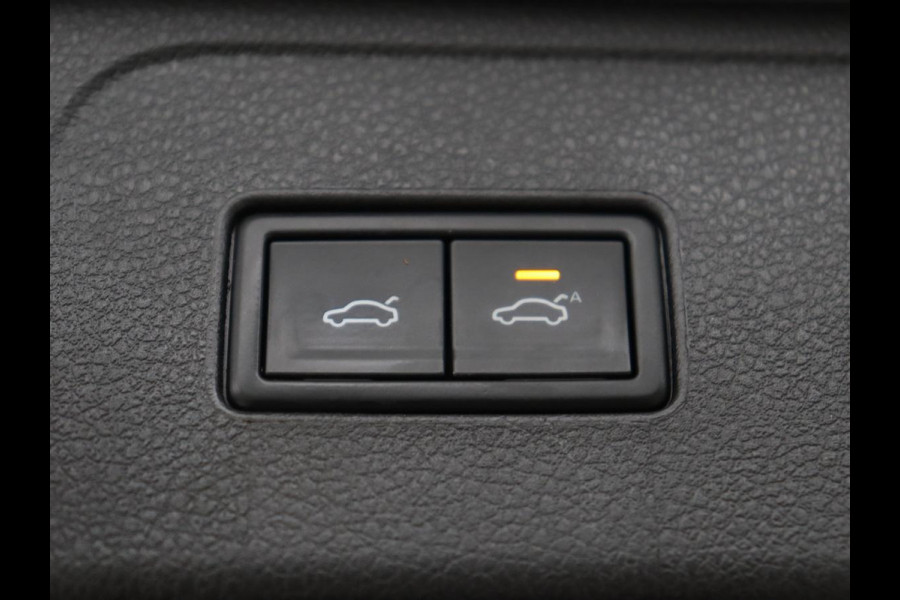 Volkswagen Passat 1.5 TSI R Line | Panoramadak | Nappaleder | Stoelverwarming | Massage | Memory | Camera | Matrix LED | Carplay | Navigatie | Keyless | Virtual Cockpit