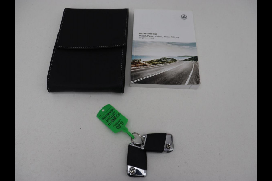 Volkswagen Passat 1.5 TSI R Line | Panoramadak | Nappaleder | Stoelverwarming | Massage | Memory | Camera | Matrix LED | Carplay | Navigatie | Keyless | Virtual Cockpit