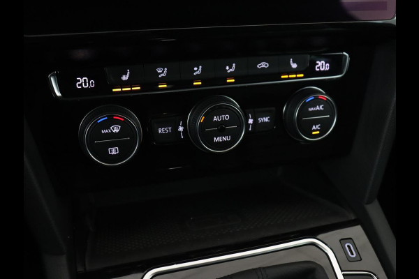 Volkswagen Passat 1.5 TSI R Line | Panoramadak | Nappaleder | Stoelverwarming | Massage | Memory | Camera | Matrix LED | Carplay | Navigatie | Keyless | Virtual Cockpit