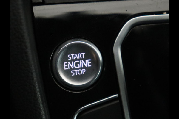 Volkswagen Passat 1.5 TSI R Line | Panoramadak | Nappaleder | Stoelverwarming | Massage | Memory | Camera | Matrix LED | Carplay | Navigatie | Keyless | Virtual Cockpit