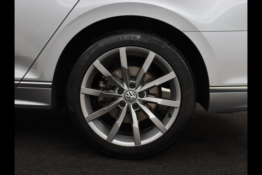 Volkswagen Passat 1.5 TSI R Line | Panoramadak | Nappaleder | Stoelverwarming | Massage | Memory | Camera | Matrix LED | Carplay | Navigatie | Keyless | Virtual Cockpit