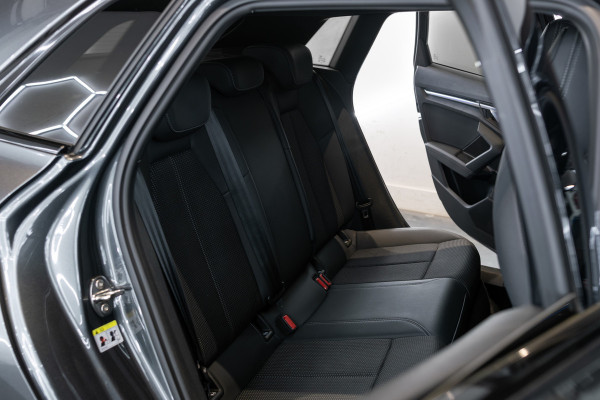 Audi A3 Sportback 30 TFSI S-Line Edition Blackline|Virtual|MMI Plus|Sound|LED|Sportstoelen|18"|Ambient|New service/apk