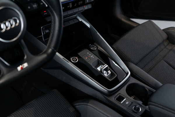 Audi A3 Sportback 30 TFSI S-Line Edition Blackline|Virtual|MMI Plus|Sound|LED|Sportstoelen|18"|Ambient|New service/apk