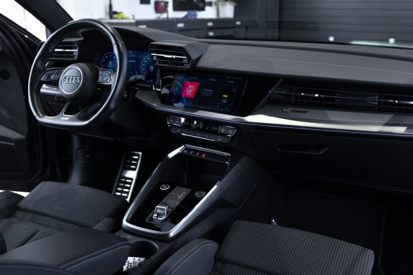 Audi A3 Sportback 30 TFSI S-Line Edition Blackline|Virtual|MMI Plus|Sound|LED|Sportstoelen|18"|Ambient|New service/apk