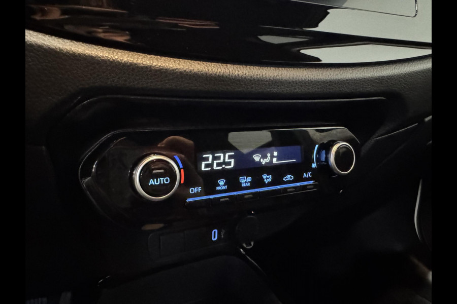 Toyota Aygo X 1.0 VVT-i Automaat Pulse Navigatie Apple Carplay/Android Auto Camera 17" Lichtmetalen Velgen Climate Control Adaptive Cruise Control Two Tone