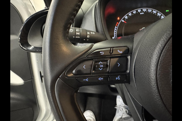 Toyota Aygo X 1.0 VVT-i Automaat Pulse Navigatie Apple Carplay/Android Auto Camera 17" Lichtmetalen Velgen Climate Control Adaptive Cruise Control Two Tone