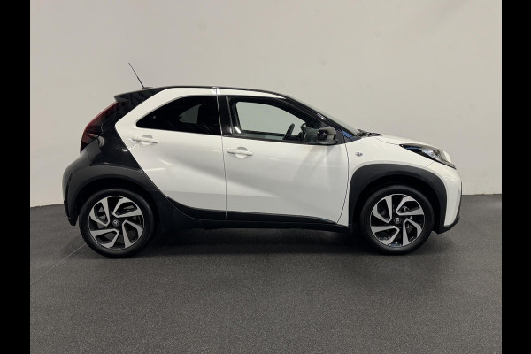 Toyota Aygo X 1.0 VVT-i Automaat Pulse Navigatie Apple Carplay/Android Auto Camera 17" Lichtmetalen Velgen Climate Control Adaptive Cruise Control Two Tone