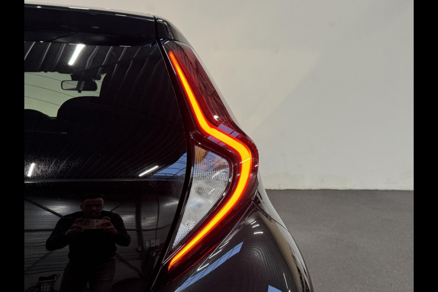 Toyota Aygo X 1.0 VVT-i Automaat Pulse Navigatie Apple Carplay/Android Auto Camera 17" Lichtmetalen Velgen Climate Control Adaptive Cruise Control Two Tone