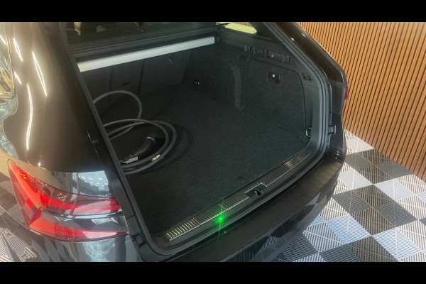 Škoda Superb Combi 1.4 TSI iV PHEV Sportline Business, Laurin Klement, Navigatie, Cruise control, Camera, Trekhaak.