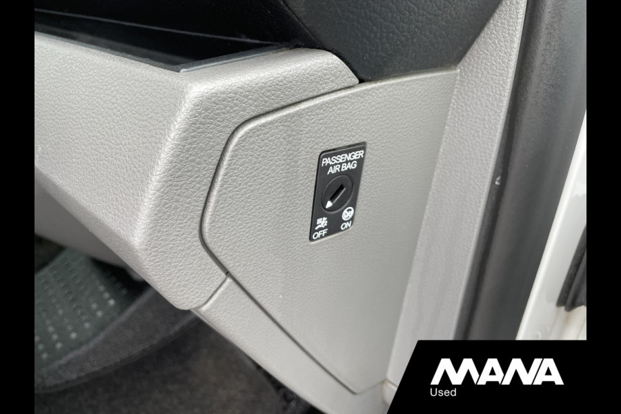 Volkswagen Transporter 2.0 TDI L2H1 Camera Cruise Trekhaak Voorruitverwarming