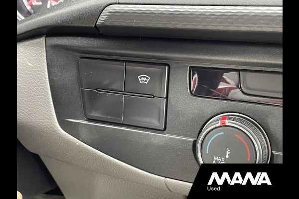 Volkswagen Transporter 2.0 TDI L2H1 Camera Cruise Trekhaak Voorruitverwarming