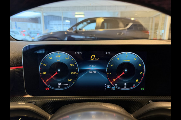 Mercedes-Benz A-Klasse 180 Business Solution Automaat / AMG styling / 18"LM / LED / Navi / Camera