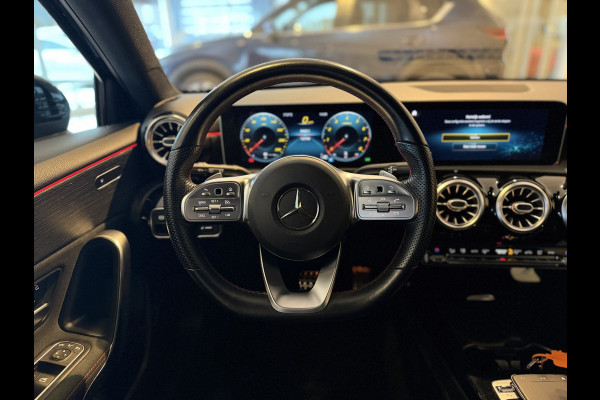 Mercedes-Benz A-Klasse 180 Business Solution Automaat / AMG styling / 18"LM / LED / Navi / Camera