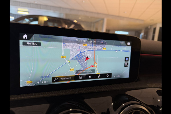 Mercedes-Benz A-Klasse 180 Business Solution Automaat / AMG styling / 18"LM / LED / Navi / Camera