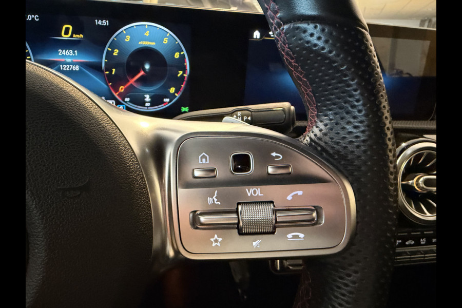 Mercedes-Benz A-Klasse 180 Business Solution Automaat / AMG styling / 18"LM / LED / Navi / Camera