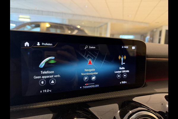 Mercedes-Benz A-Klasse 180 Business Solution Automaat / AMG styling / 18"LM / LED / Navi / Camera