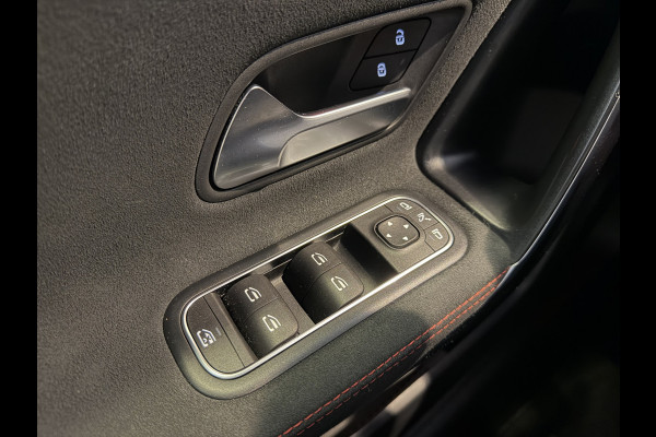 Mercedes-Benz A-Klasse 180 Business Solution Automaat / AMG styling / 18"LM / LED / Navi / Camera