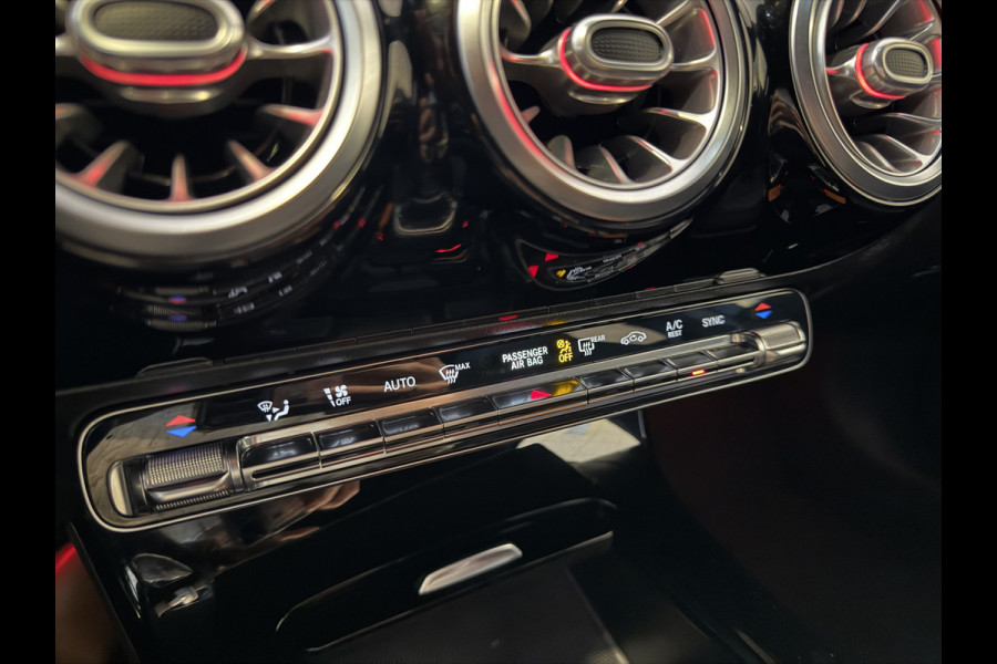 Mercedes-Benz A-Klasse 180 Business Solution Automaat / AMG styling / 18"LM / LED / Navi / Camera