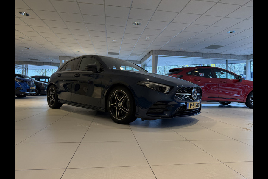 Mercedes-Benz A-Klasse 180 Business Solution Automaat / AMG styling / 18"LM / LED / Navi / Camera