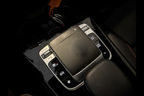 Mercedes-Benz A-Klasse 180 Business Solution Automaat / AMG styling / 18"LM / LED / Navi / Camera